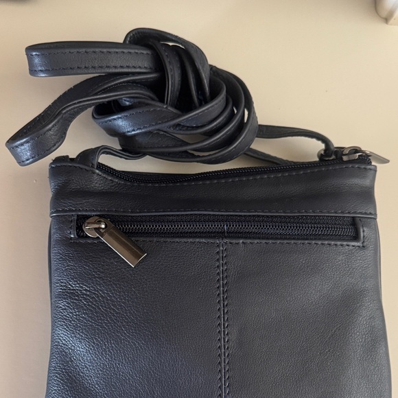 Justified Women’s Navy Leather Crossbody Bag OS NWOT - Picture 8 of 16